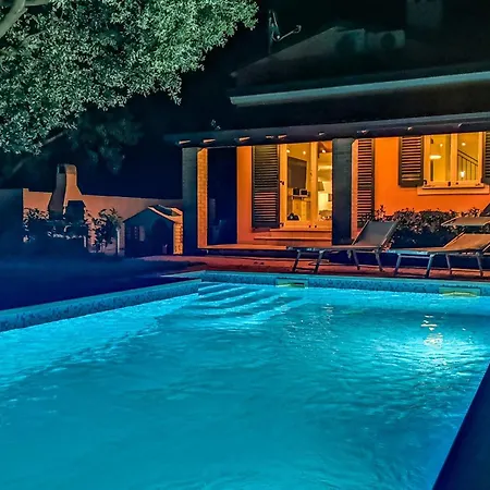 4 Bedroom Stunning In *