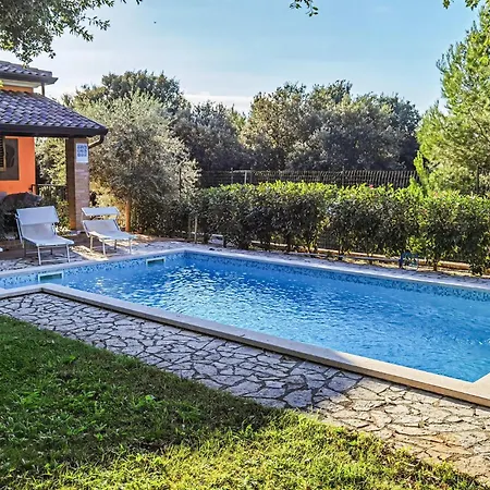 Ferienhaus 4 Bedroom Stunning In
