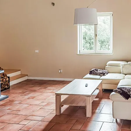 4 Bedroom Stunning In Holiday home
